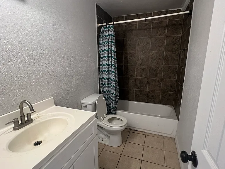 2112 Victory Ave #2 — Photo 7