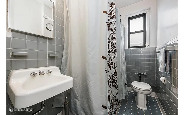 Sold by Douglas Elliman | media 18