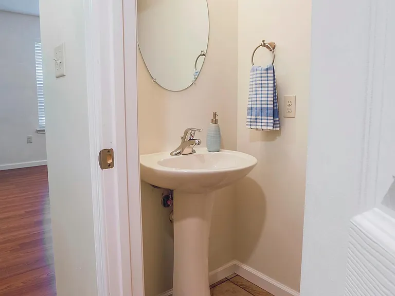 832 Grant Dr #832 — Photo 3