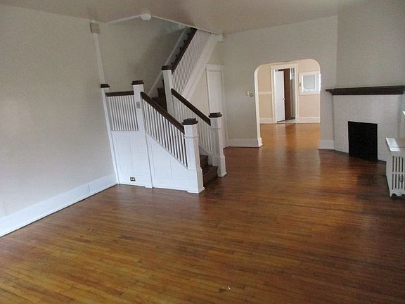 2nd image of 2144 Green St