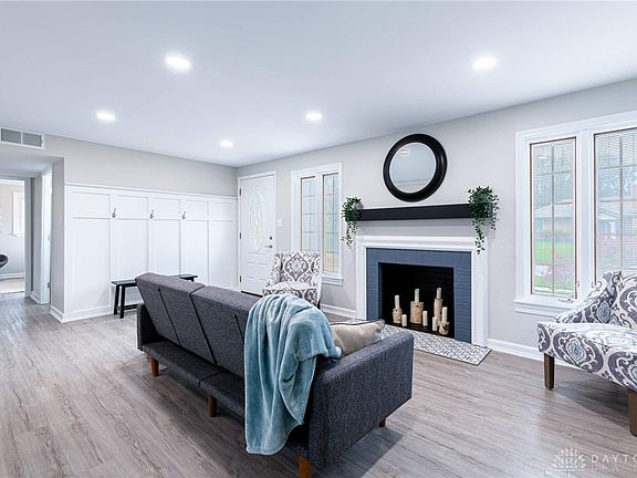 4th image of 3858 Kenwick Dr