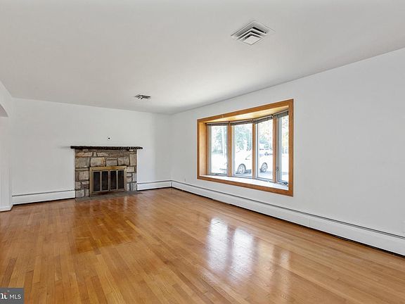 5th image of 3425 Washington Dr