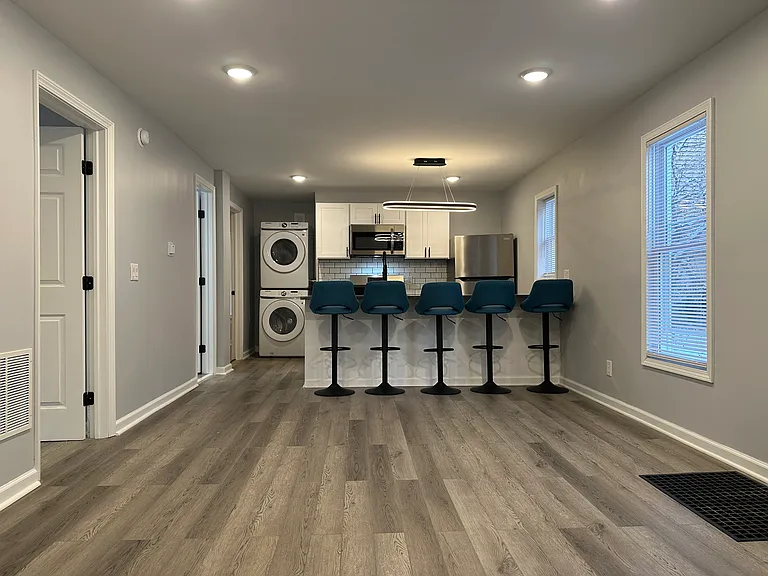 127 Henderson St #2 — Photo 32
