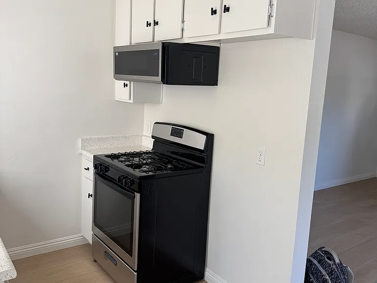 Venice Apartments — Photo 14