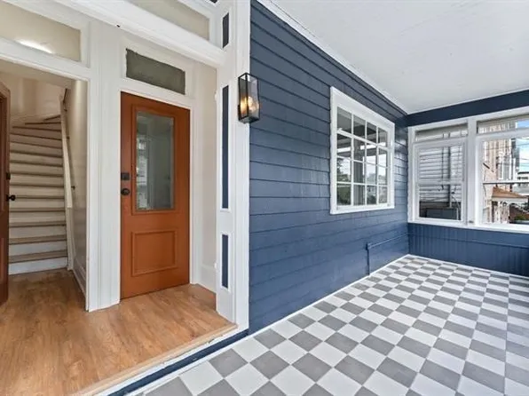 114 Oak Street image 3 of 41