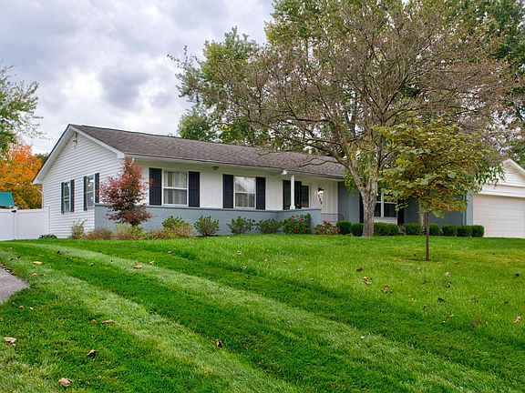4th image of 889 Lookout Point Dr