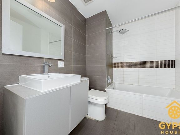 4th image of 176 Scholes St #3D
