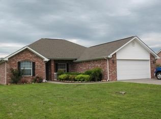801 E 9th St, Grove, OK 74344