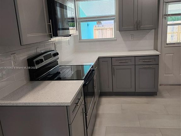 5th image of 921 Burch Dr #921