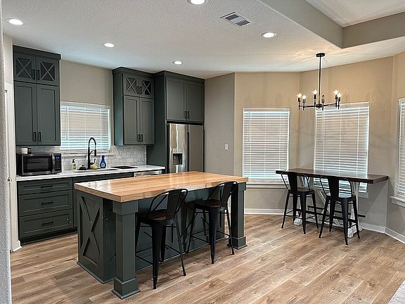 4th image of 110 Baileys Ct