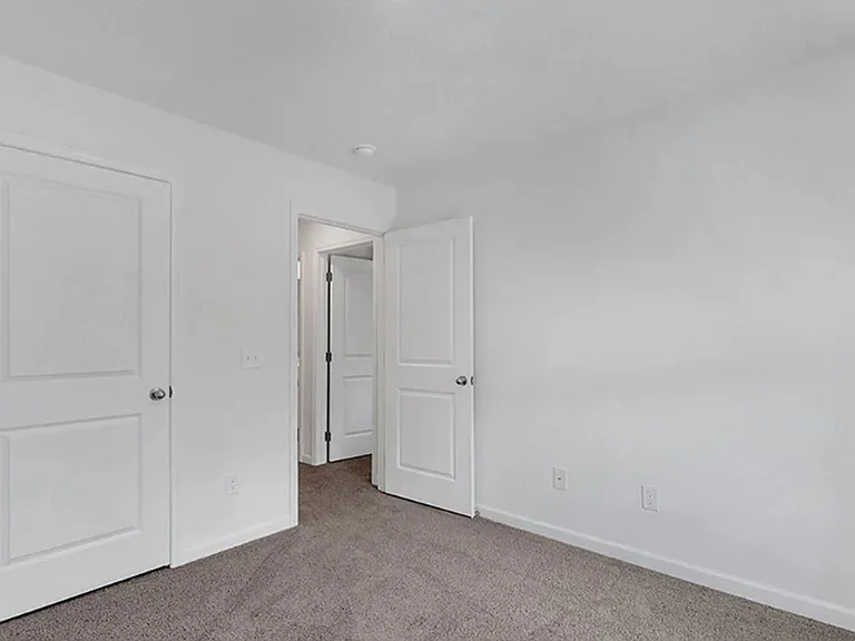 4206 Belcourt Ln NE — Photo 2