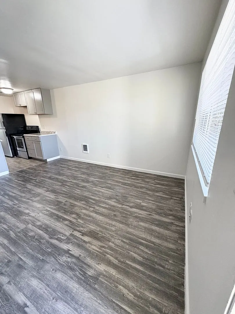 8830- 8832 9th Ave SW — Photo 3