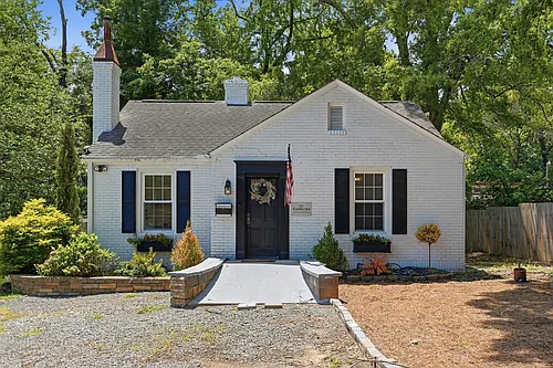 2603 W Carver St Photo 1