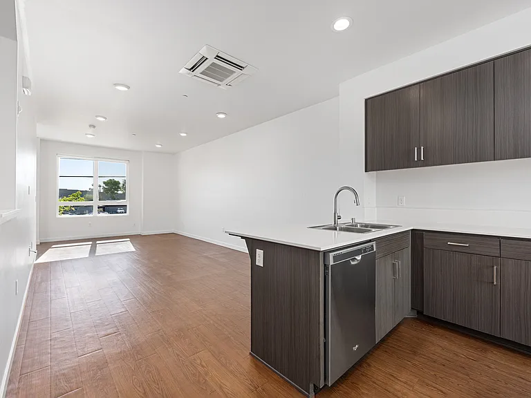17th Place Townhomes — Photo 5