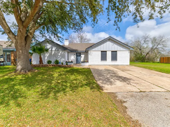 2302 38th Ave N, Texas City, TX 77590