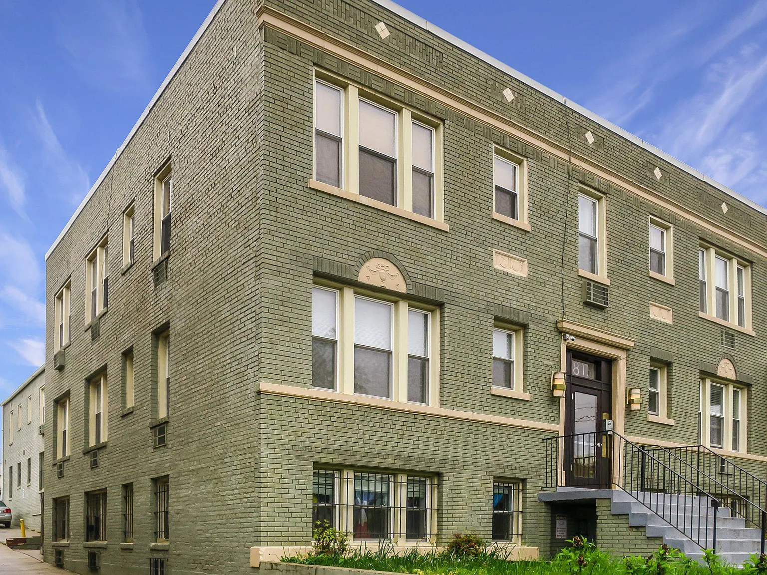 2 bed, 1.0 bath, 752 sqft, $2,295 — Photo 1
