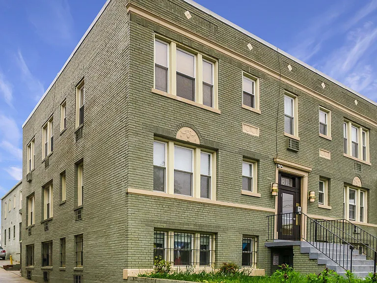 1815 A St SE #101 — Photo 1