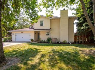 8505 Oakwood Dr, Urbandale, IA 50322