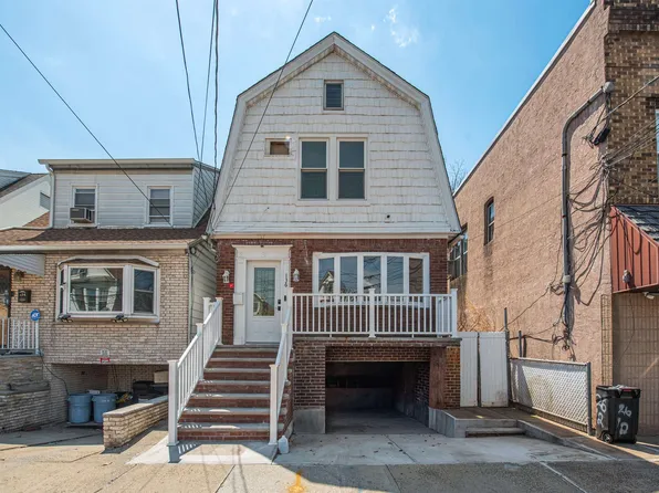 136 W 56th St, Bayonne, NJ 07002