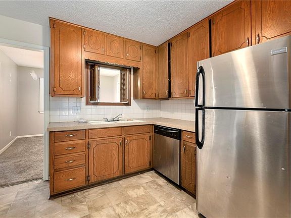 3rd image of 1005 SW Skyline Dr