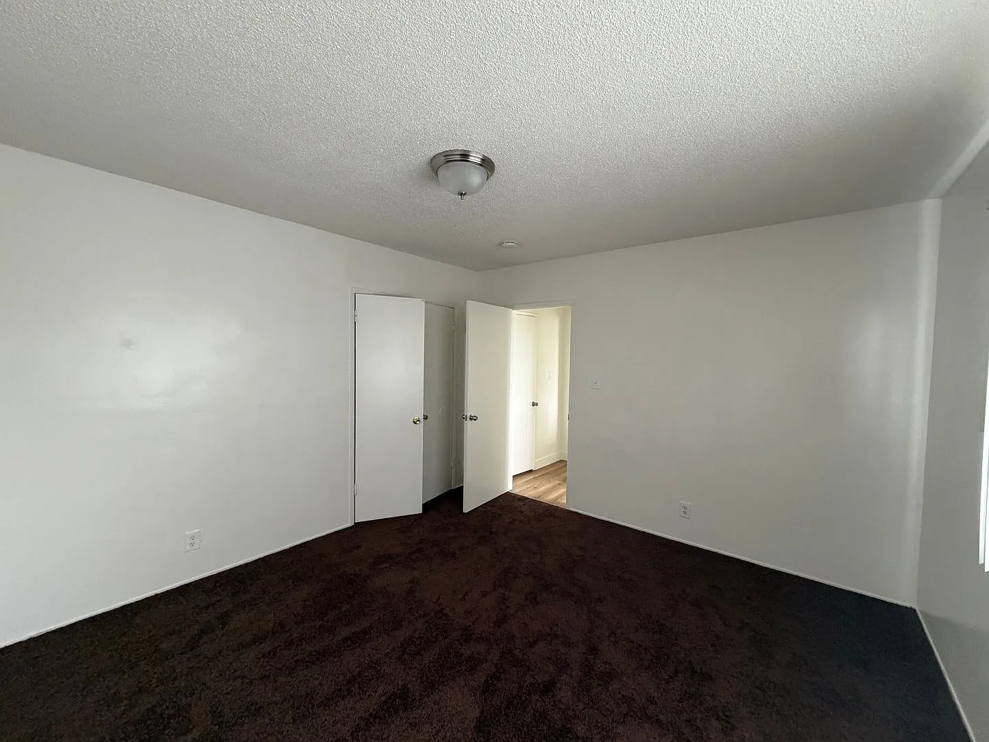 California 6900 — Photo 2
