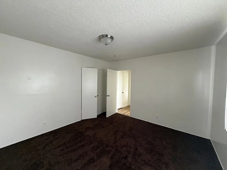 6900 California Ave — Photo 2