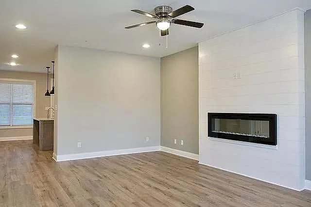 3 bed, 2.5 bath, 1438 sqft, $1,800 — Photo 2