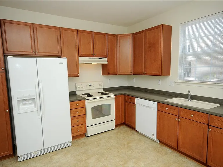 1101 Tenbury Pl — Photo 10