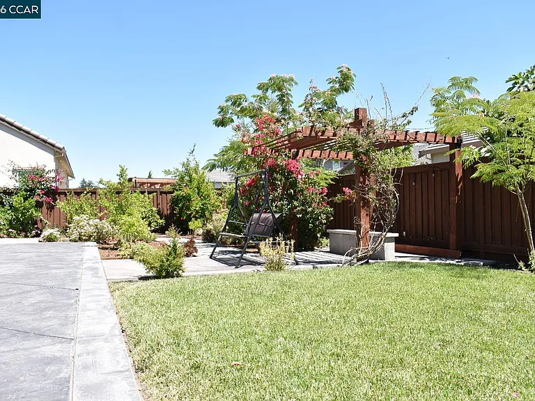 582 Mandevilla Dr — Photo 36