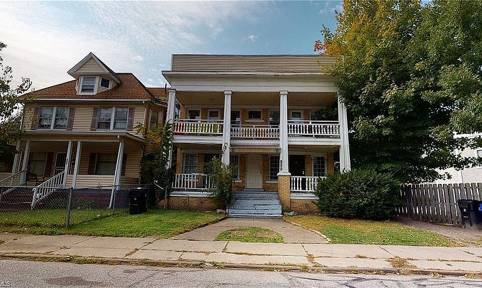 1st image of 800 E 95th St