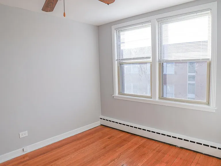 2417 W Farragut Ave #2A — Photo 6