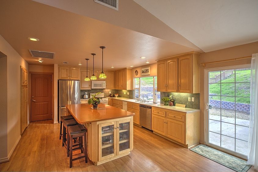 Wonderful Country Kitchen