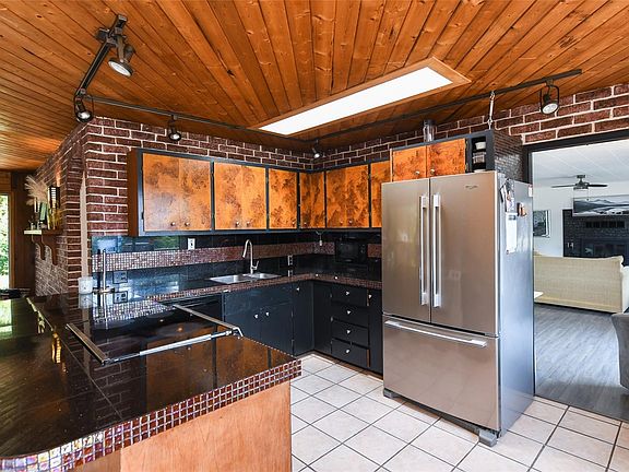 5th image of 2178 Downey Ave