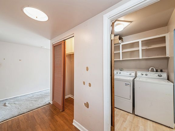 3rd image of 465 Washington Blvd