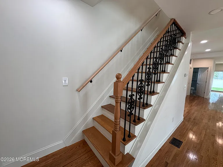 13 Locust Ave — Photo 10