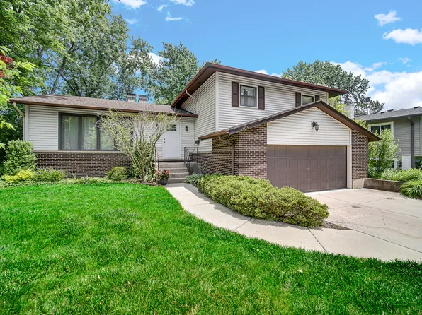 1105 N Hemlock Ln, Mount Prospect, IL 60056