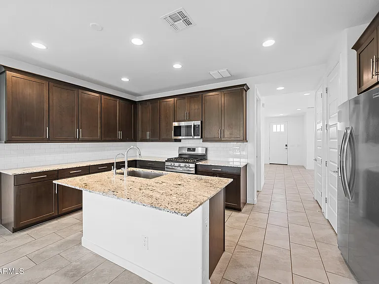 8911 W Solano Dr — Photo 7