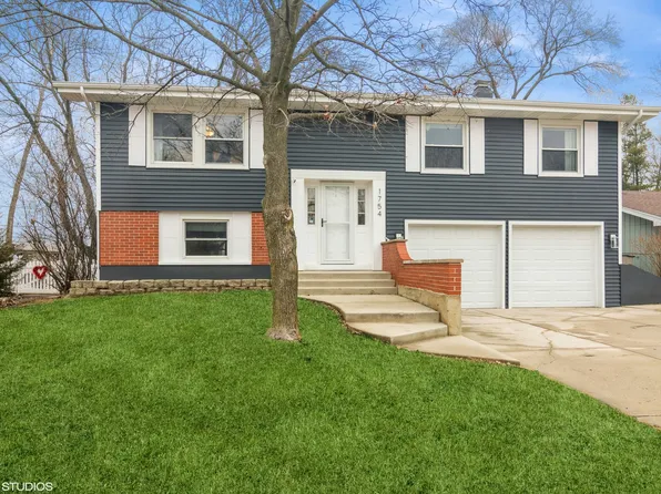 1754 Glen Lake Rd, Hoffman Estates, IL 60169