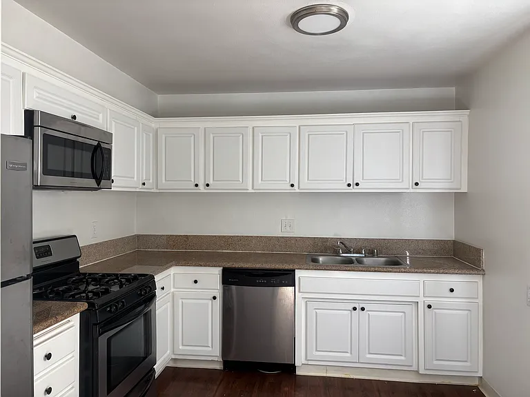 760 Earlham St #8 — Photo 4