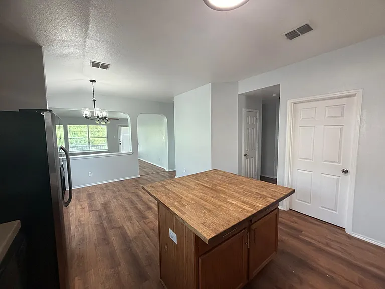 7615 Equinox Hl — Photo 4