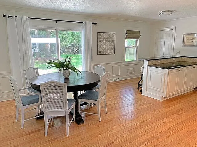 144 Carol Dr — Photo 16