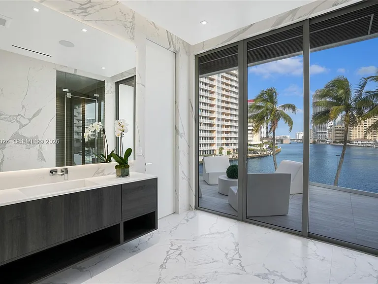 501 Palm Dr — Photo 40
