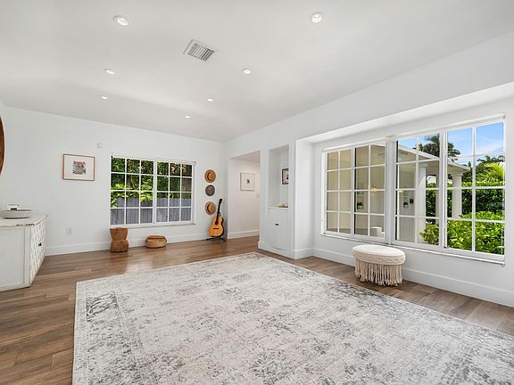 4th image of 114 Venetian Way