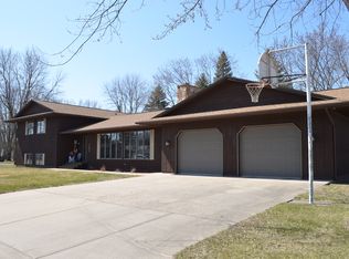 419 1st Ave SW, Melrose, MN 56352
