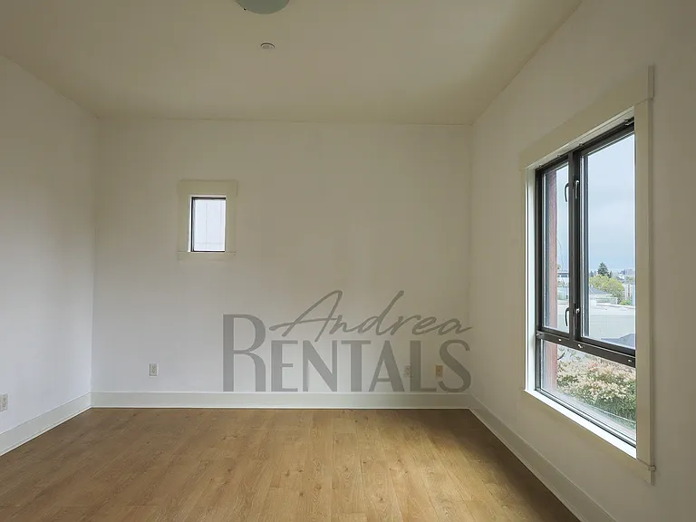 574 48th St #401 — Photo 12