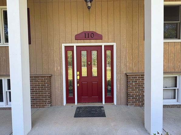 110 Castleton Ln