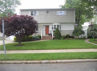 165 Fillmore St, Massapequa Park, NY 11762