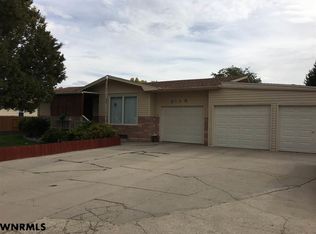 915 K St, Gering, NE 69341