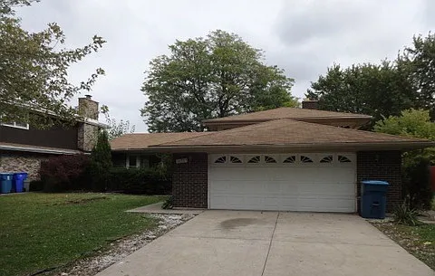 16357 Kenwood Ave photo 1