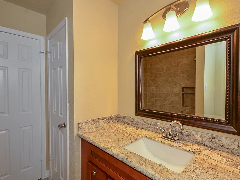 15337 Falmouth Ave — Photo 23